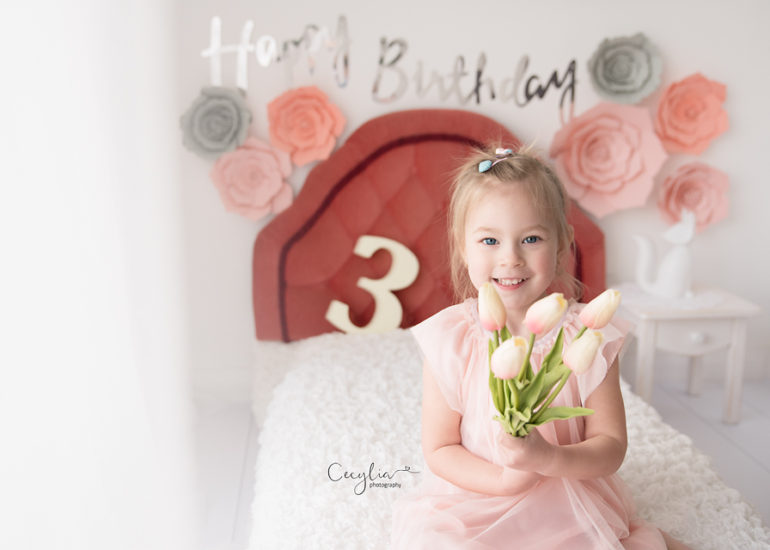 3 years old having fun on her photo session