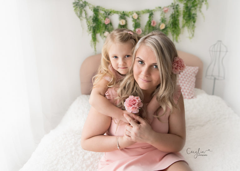 mother and daughter by cecylia photography
