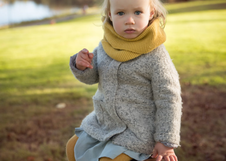a girl having a kids photo session in the dungannon park