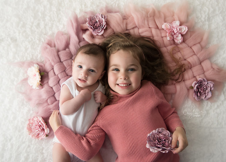 sisters having a fun on cecylia photography session