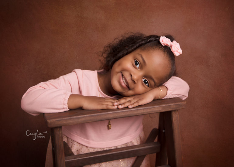 a child portrait in cecylia photography studio