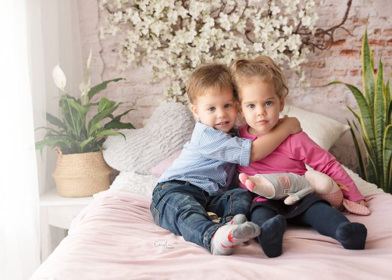 a brother holding her sister in cecylia photography studio