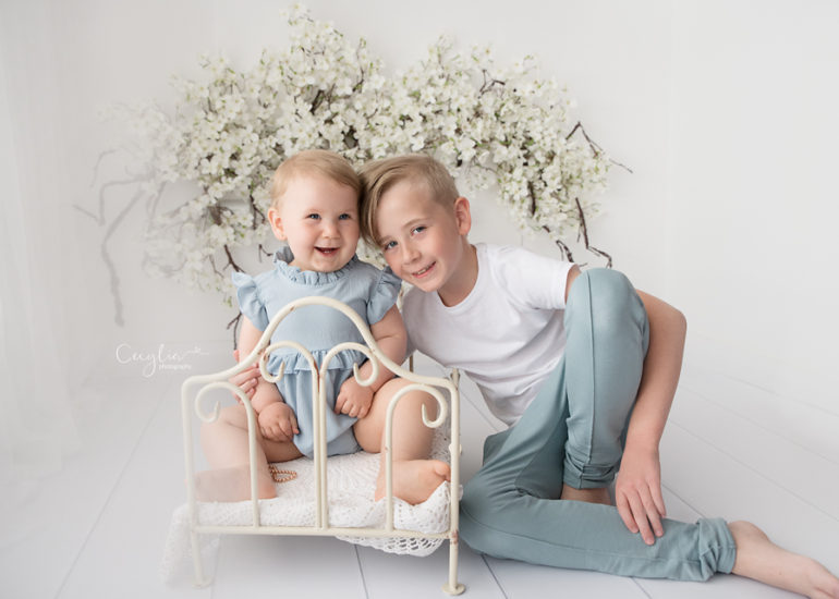 a baby girl with his brother