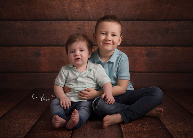 two brother having fun in cecylia photography studio