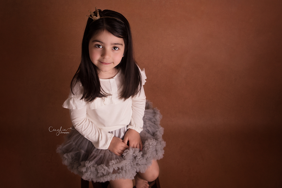 5 years old having a fun on the cecylia photography session