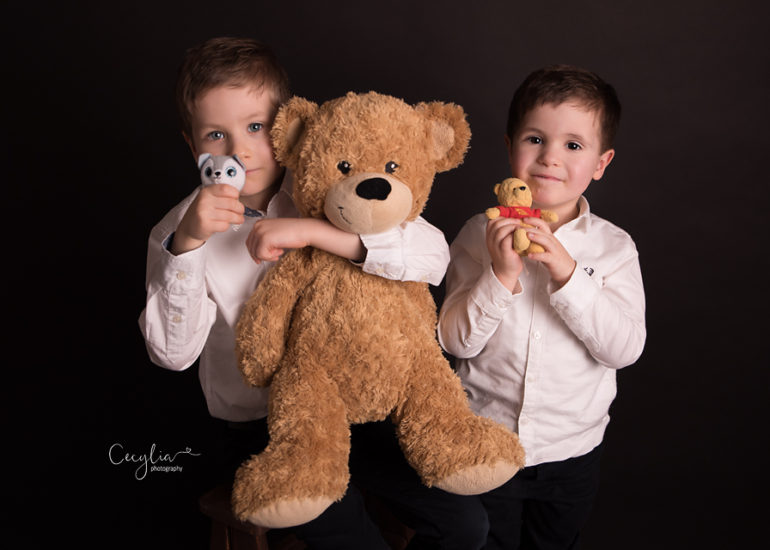 brothers having fun in cecylia photography studio