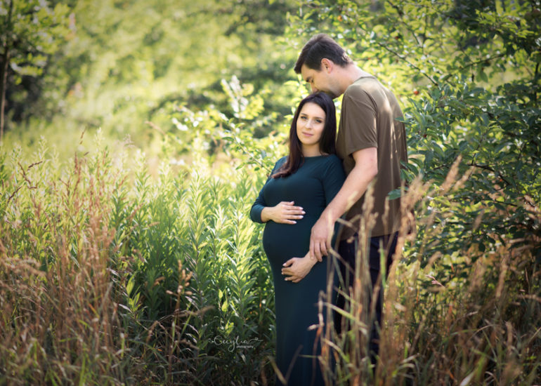 a couple in forest photographer cecylia
