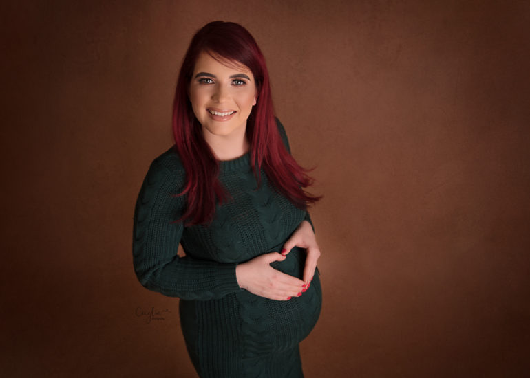 happhy women expecting a baby