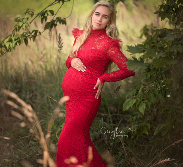 lady in red maternity photo session