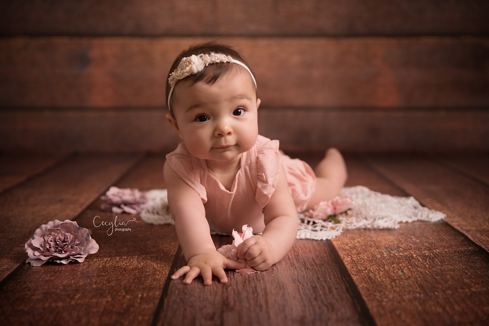 baby girl smiling photo session sitters