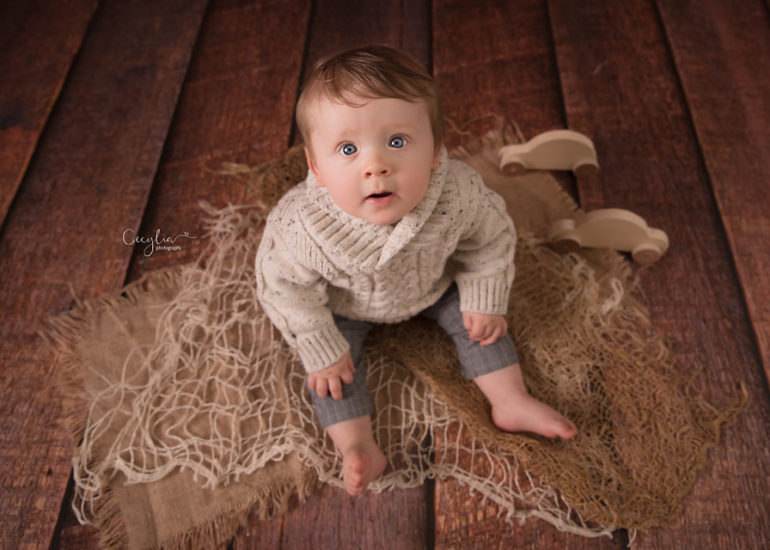 a little biy looking at the camera in cecylia photography studio