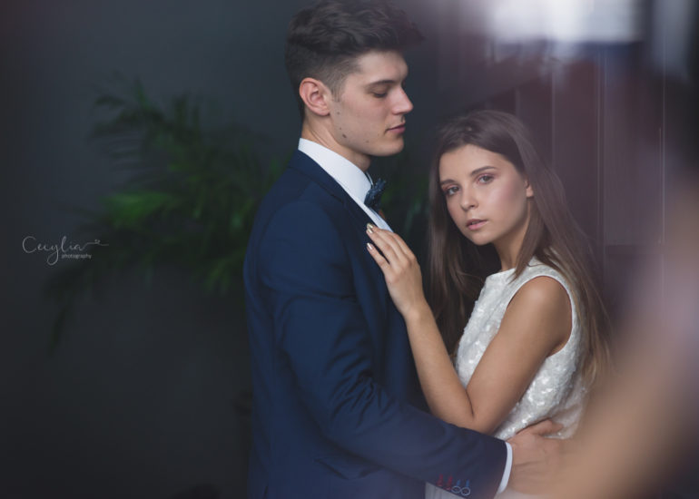 a couple on the wedding photo session